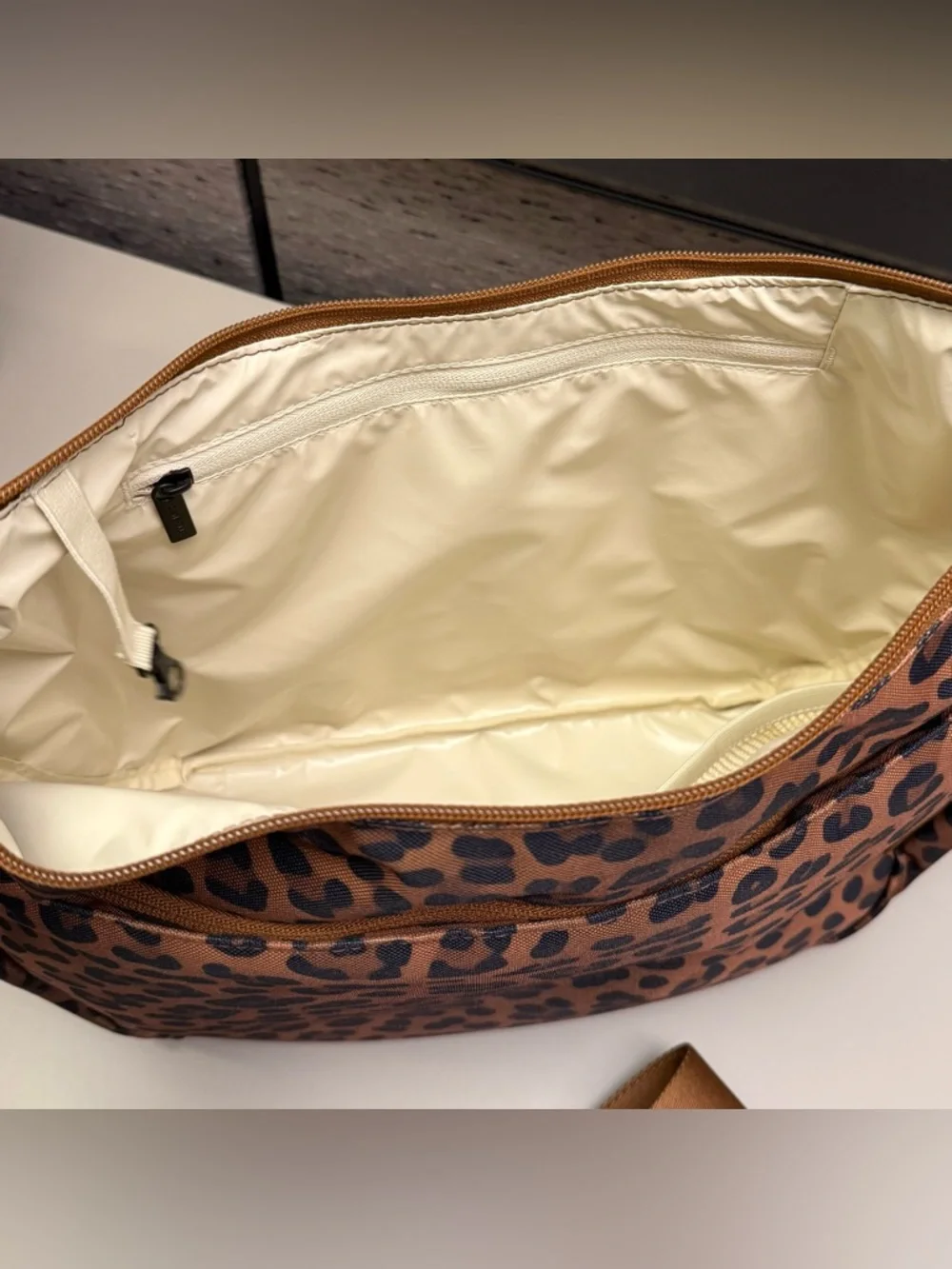 BNWT Canvelle Large Crescent Bag + Slim Wallet in Leopard 🐆 Offers Encouraged 🙌 - Picture 7 of 16